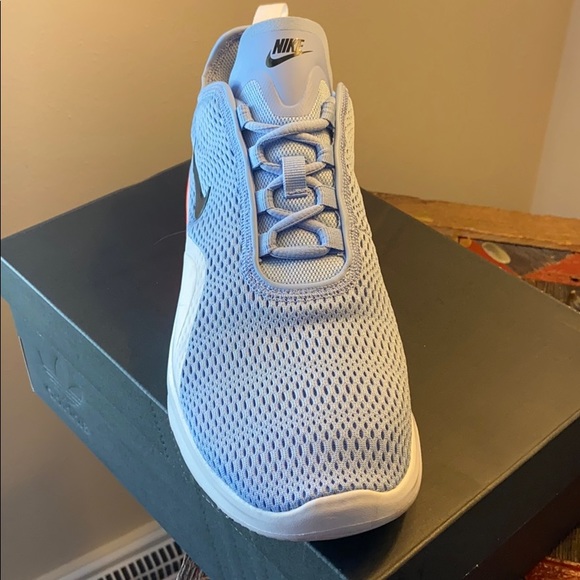 Size 11 - Picture 3 of 8